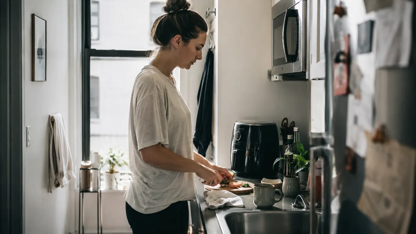 10 Reasons a Compact Air Fryer Beats a Full-Size One in a Small Kitchen