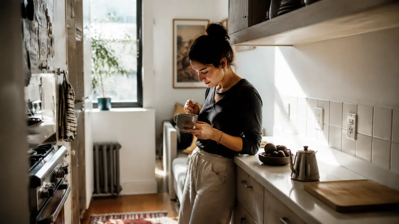 Hamilton Beach Electric Kettle vs Cosori Electric Kettle: Which One Actually Fits a Small Kitchen